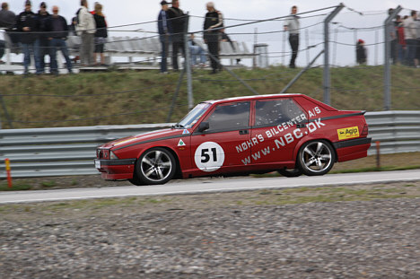Torben Nielsen, som for første gang kørte Alfa i teamet, fik sat skub i 75’eren.